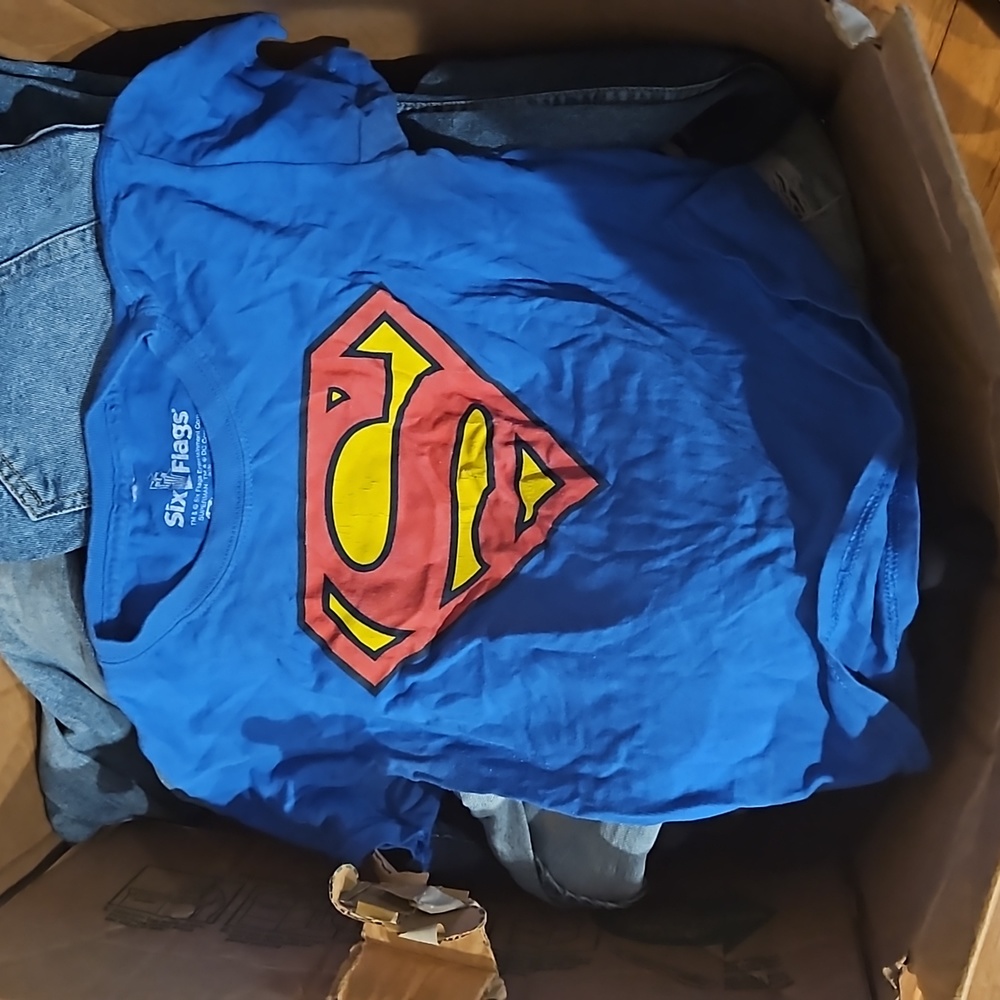 Six flags super man youth small shirt